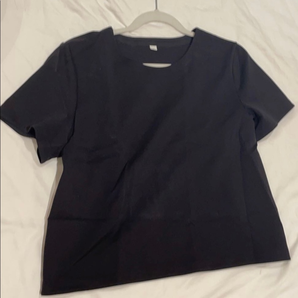 Lululemon Size 10 black tee. Barely worn. Thicker material.